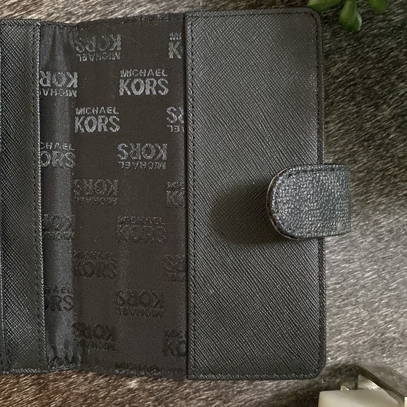 Never Used Michael Kors Blk/ Gray Snap Front Wallet - Picture 5 of 6
